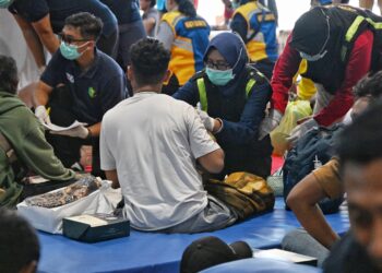 Penanganan korban kebakaran Korban KMP Mutiara Sentosa.(Foto: Humas Kemenhub)
