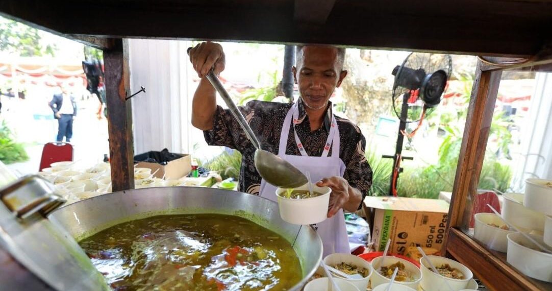 Kuliner UMKM di Istana Negara pada HUT Kemerdekaan RI ke-21.(Foto: Setneg)