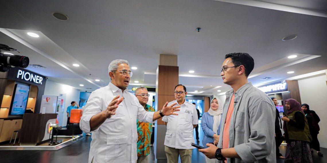 Muhammad Farhan berkunjung ke Bandara Internasional Husein Sastranegara Bandung, Kamis 27 Agustus 2026.9Foto: Humas Pemkot Bandung)