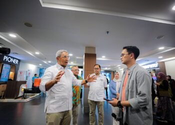 Muhammad Farhan berkunjung ke Bandara Internasional Husein Sastranegara Bandung, Kamis 27 Agustus 2026.9Foto: Humas Pemkot Bandung)