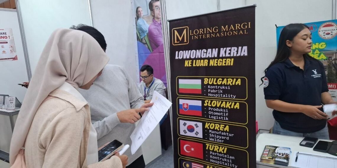 Job Fair Future Connect 2026 Bandung Utara digelar Pemerintah Kota (Pemkot) Bandung untuk mempertemukan pencari kerja dengan dunia usaha. Job Fair Future Connect 2026 Bandung digelar di Graha Sanusi Hardjadinata, Universitas Padjadjaran (Unpad), Jumat, 28 Agustus 2026. (Foto: Humas Pemkot Bandung)