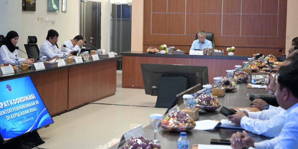 Menteri Perhubungan Dudy Purwagandhi mengumpulkan seluruh unit pelaksana teknis (UPT) Kementerian Perhubungan pada seluruh lingkup kerja Provinsi Kepulauan Riau, di Batam, Senin (24/8).(Foto: Humas Kemenhub)