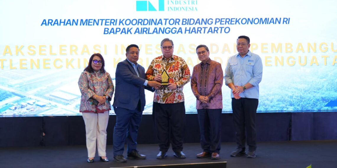 Menteri Koordinator Bidang Perekonomian Airlangga Hartarto di acara Malam Syukuran 38 Tahun Himpunan Kawasan Industri Indonesia (HKI), sebagai bagian dari rangkaian acara Business Forum dan Rapat Kerja Nasional (RAKERNAS) XXV HKI di Jakarta, Jumat (31/07).(Foto: Kemenko Perekonomian)