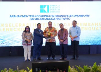 Menteri Koordinator Bidang Perekonomian Airlangga Hartarto di acara Malam Syukuran 38 Tahun Himpunan Kawasan Industri Indonesia (HKI), sebagai bagian dari rangkaian acara Business Forum dan Rapat Kerja Nasional (RAKERNAS) XXV HKI di Jakarta, Jumat (31/07).(Foto: Kemenko Perekonomian)