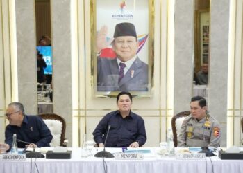 Menteri Pemuda dan Olahraga Republik Indonesia (Menpora RI) Erick Thohir memimpin rapat lintas kementerian dan lembaga di Media Center Kemenpora, Jakarta, Senin (10/8) yang antara lain membahas FIFA ASEAN CUP 2026.(foto:Herry/kemenpora.go.id)