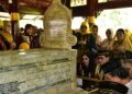 Menteri Ekonomi Kreatif Teuku Riefky Harsya ziarah ke makam Cut Nyak Dien.(Foto: Humas Pemkab Sumedang)