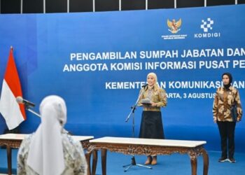 Menkomdigi Meutya Hafid menyampaikan amanat dalam acara Pengambilan Sumpah Jabatan dan Pengukuhan Anggota Komisi Informasi Pusat atau KIP Periode 2026-2030 di Media Center, Kantor Kementerian Komdigi, Jakarta Pusat, Senin (03/08/2026). Foto: Ahmad Tri Hawaari/Komdigi