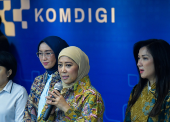 HUT KEMERDEKAAN: Menkomdigi Meutya Hafid didampingi Dirjen Komunikasi Publik dan Media Fifi Aleyda Yahya, Plt. Kepala Biro Humas Kemkomdigi Farida Dewi Maharani, serta Sekretaris KPI Pusat Rhina Anita memberikan keterangan pers di Kantor Kementerian Komdigi, Jakarta Pusat, Senin (03/08/2026). Foto: Pey HS/Komdigi