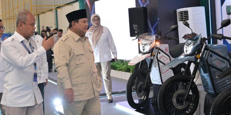 Motor Listrik Nasional (MoLiNas) beserta ekosistem pendukungnya diresmikan Presiden Prabowo Subianto di Fasilitas Produksi ALVA, Cikarang, Kabupaten Bekasi, Provinsi Jawa Barat, pada Kamis (13/08/2026).(Foto: Setneg)