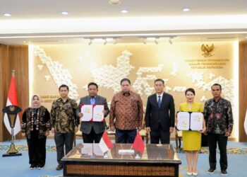 Foto bersama usai MoU pengembangan Kawasan Industri Wiraraja Madura