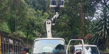 Perbaikan PJU di Cadas Pangeran.(Foto: Humas/Diskominfo Kab. Garut)