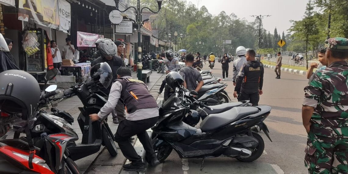 Penertiban parkir kendaraan di Kabupaten Bogor.(Foto: Humas Pemkab Bogor)