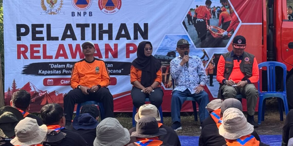 Suasana pelatihan relawan penanggulangan bencana dalam rangka Kemah Bhakti Nusantara (KEMBARA) di Kabupaten Ciamis, Jawa Barat, Jumat (31/7). (Foto: Tim Direktorat Pengelolaan Logistik dan Peralatan BNPB)