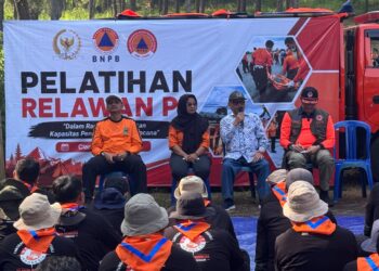Suasana pelatihan relawan penanggulangan bencana dalam rangka Kemah Bhakti Nusantara (KEMBARA) di Kabupaten Ciamis, Jawa Barat, Jumat (31/7). (Foto: Tim Direktorat Pengelolaan Logistik dan Peralatan BNPB)
