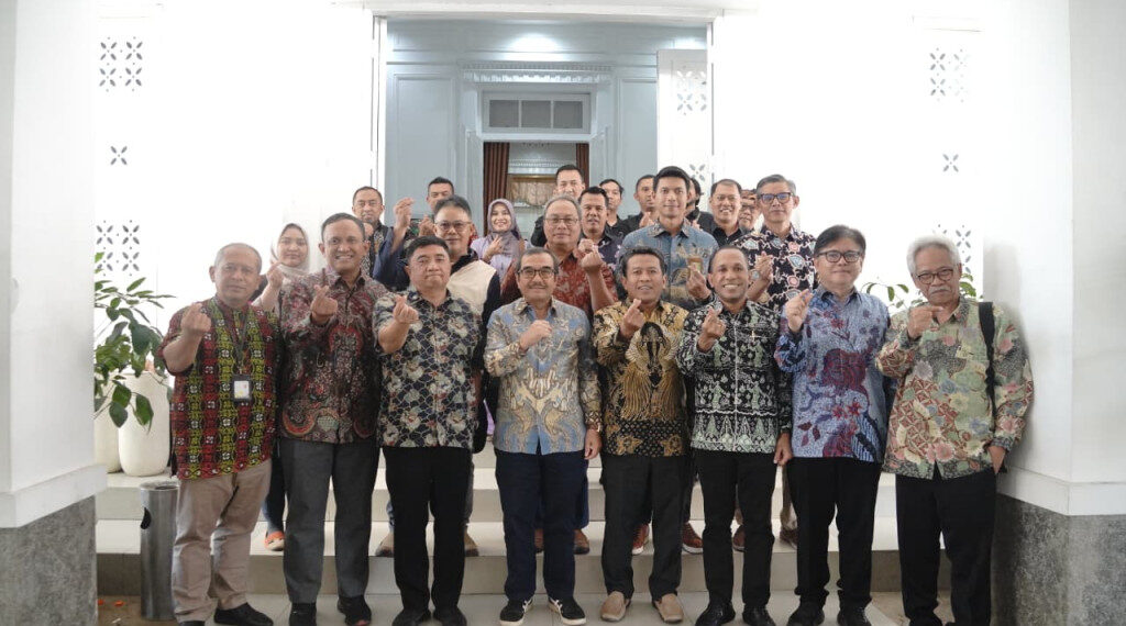Kunjungan kerja Dewan Energi Nasional ke Kabupaten Garut berlangsung di Ruang Rapat Pemengkang, Jalan Kiansantang, Kecamatan Garut Kota, Kamis (13/8/2026). Pertemuan bahas akselerasi garap panas bumi(Foto: Moch Ahdiansyah/Diskominfo Kab. Garut)