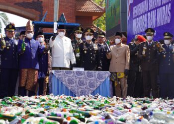 Pemusnahan barang bukti narkoba miras dan obat terlarang di Kabupaten Bogor.(Foto: Humas Pemkab Bogor)