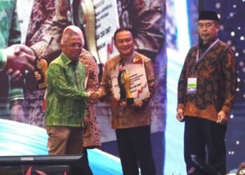 Kabupaten Kuningan berhasil meraih Anugerah Apresiasi Pemerintah Daerah Berprestasi Regional Jawa-Bali Batch II Tahun 2026 kategori Implementasi Program 3 Juta Rumah Tingkat Kabupaten Terbaik II yang diselenggarakan Kementerian Dalam Negeri (Kemendagri) Republik Indonesia.(Foto: Humas Pemkab Kuningan)