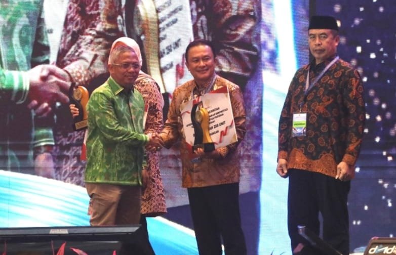 Kabupaten Kuningan berhasil meraih Anugerah Apresiasi Pemerintah Daerah Berprestasi Regional Jawa-Bali Batch II Tahun 2026 kategori Implementasi Program 3 Juta Rumah Tingkat Kabupaten Terbaik II yang diselenggarakan Kementerian Dalam Negeri (Kemendagri) Republik Indonesia.(Foto: Humas Pemkab Kuningan)