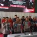 Kapolres Sumedang, AKBP Reza Ma'ruffi, menunjukan barang bukti kasus penyekapan dan penganiayaan yang menewaskan pria bernama Handi (40), dalam keterangan pers di Mapolres Sumedang.(Foto:Istimewa).