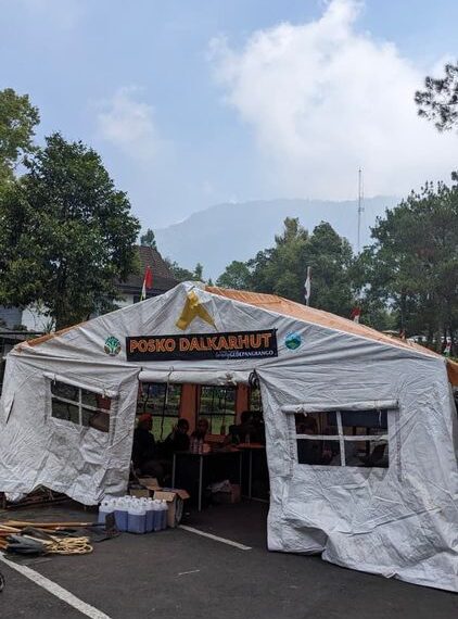 Posko kebakaran Gunung Gede Pangrango.(Foto: Humas Kemenhut)
