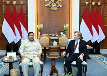 Presiden Prabowo Subianto menerima Wakil Menteri Perang Amerika Serikat untuk Urusan Kebijakan, Elbridge Colby beserta delegasi di Istana Merdeka, Jakarta, pada Rabu (12/08/2024). (Foto: Setneg)