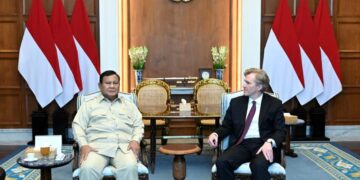 Presiden Prabowo Subianto menerima Wakil Menteri Perang Amerika Serikat untuk Urusan Kebijakan, Elbridge Colby beserta delegasi di Istana Merdeka, Jakarta, pada Rabu (12/08/2024). (Foto: Setneg)