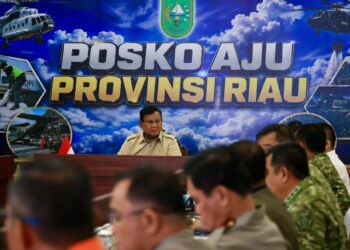 Presiden Prabowo Subianto memimpin rapat terbatas di Posko Aju Provinsi Riau, Kota Pekanbaru, Provinsi Riau, Senin, 24 Agustus 2026. (Foto: BPMI Setpres)