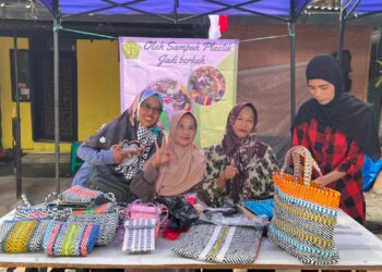 Produk kreatif dari sampah plastik.(Foto: Humas Pemkot Bandung)