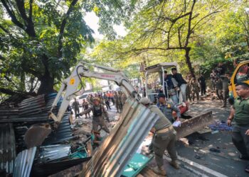 Penertiban bangunan liar oleh Satpol PP Kota Bandung.(Foto: Humas Pemkot Bandung)