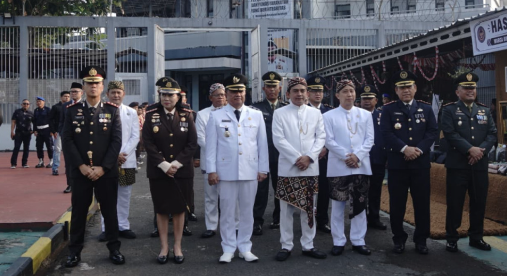 Bupati Garut, Abdusy Syakur Amin, beserta jajaran saat Remisi Umum bagi narapidana dan Pengurangan Masa Pidana Umum bagi Anak Binaan dalam rangka memperingati Hari Ulang Tahun (HUT) ke-81 Republik Indonesia di Lembaga Pemasyarakatan (Lapas) Kelas IIA Garut, Jalan K.H. Hasan Arief, Desa Sukasenang, Kecamatan Banyuresmi, Senin (17/8/2026).(Foto: Moch Ahdiansyah/Diskominfo Kab. Garut)