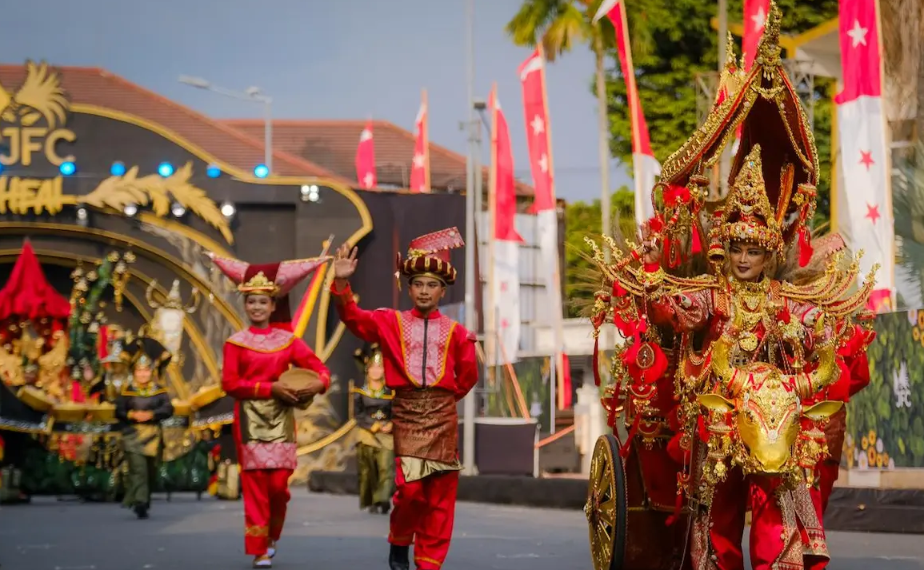 Jember Fashion Carnaval.(Foto: Dok. Kemenpar)