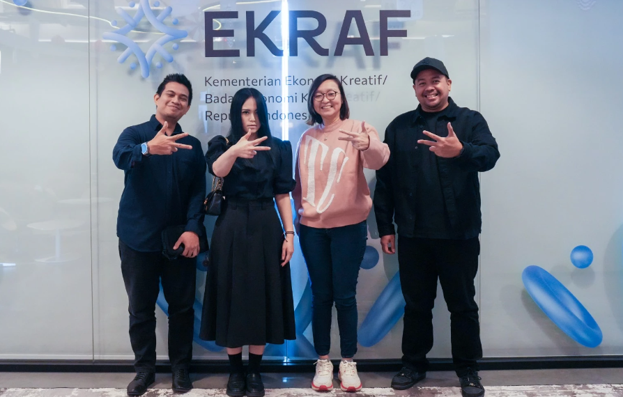 Wakil Menteri Ekonomi Kreatif/Wakil Kepala Badan Ekonomi Kreatif (Ekraf), Irene Umar, menjajaki kolaborasi dengan The Sacred Riana untuk membangkitkan kembali industri seni sulap Indonesia, Jakarta, Rabu (19/8/2026).(Dok. Biro Komunikasi Kementerian Ekraf/ Badan Ekonomi Kreatif)