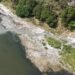 Kementerian Lingkungan Hidup menyegel saluran pipa pembuangan air limbah (outfall) milik PT MSE di Sungai Porong, Kabupaten Mojokerto.(Foto: Humas Kementerian LH)