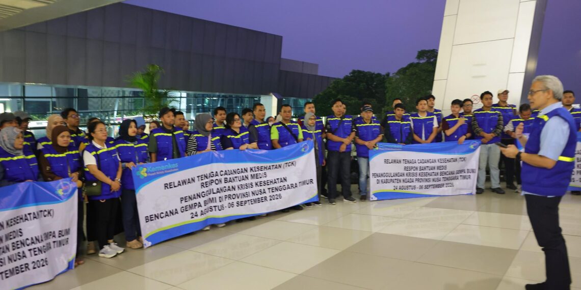 - Kementerian Kesehatan (Kemenkes) RI memberangkatkan 206 relawan Tenaga Cadangan Kesehatan (TCK) ke Nusa Tenggara Timur (NTT), Senin (24/8).(Foto: Humas Kemenkes)