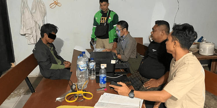 Terduga pemburu rusa di TN Komodo.(Foto: Humas Kemenhut)