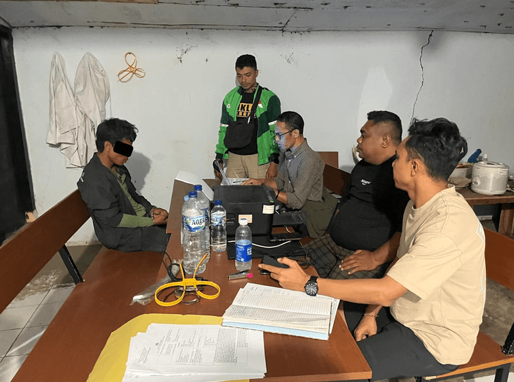 Terduga pemburu rusa di TN Komodo.(Foto: Humas Kemenhut)