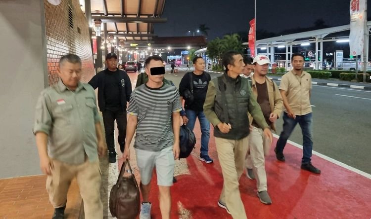Terdugda pelaku penyelundupan sisik trenggiling.(Foto: Humas Kemenhut)