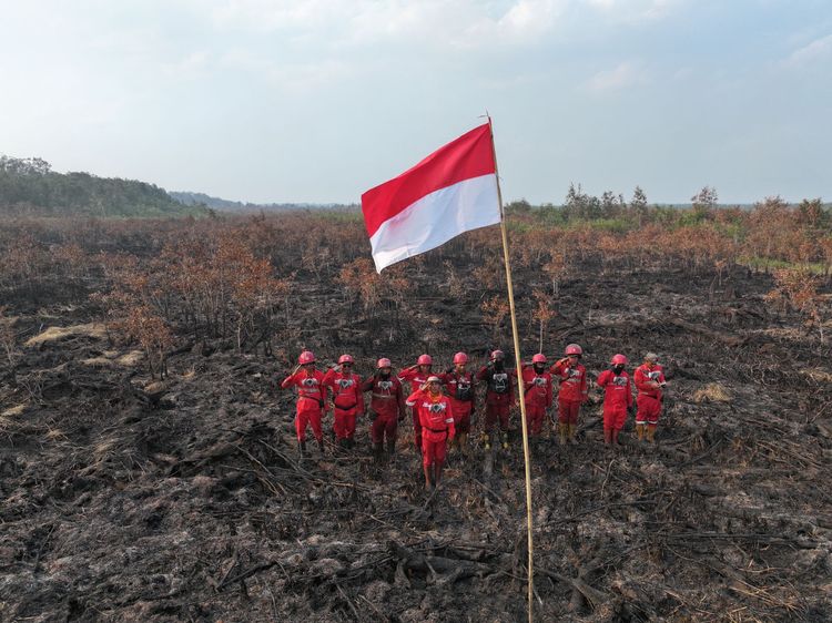 Upacara HUT Kemerdekaan di daerah kebakaran.(Foto: Humas Kemenhut)