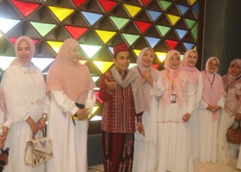 Ustadz Maulana di Masjid Raya Nurul Wathon.(Foto: Humas Pemkab Bogor)