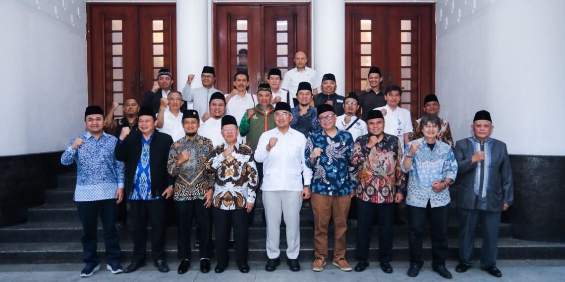 Wali Kota Bandung, Muhammad Farhan menggelar silaturahmi bersama ulama dan organisasi keagamaan Kota Bandung di Ruang Tengah Balai Kota Bandung, Rabu, 26 Agustus 2026.(Foto: Humas Pemkot Bandung)