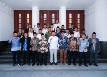 Wali Kota Bandung, Muhammad Farhan menggelar silaturahmi bersama ulama dan organisasi keagamaan Kota Bandung di Ruang Tengah Balai Kota Bandung, Rabu, 26 Agustus 2026.(Foto: Humas Pemkot Bandung)