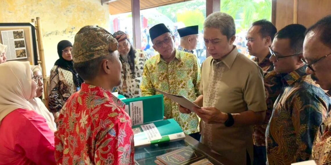 Wali Kota Bogor di sela-sela acara Rakernas Jaringan Kota Pusaka Indonesia di Ternate Maluku Utara.(Foto: Humas Pemkot Bogor)