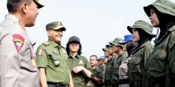 Wakil Menteri Kehutanan (Wamenhut) Rohmat Marzuki (kedua kiri) membuka Pelatihan Pembentukan Polisi Kehutanan (Polhut) Tahun 2026 di Pusdik Binmas Lembaga Diklat Polri, Kab. Semarang, Jawa Tengah.(Foto: Humas Kemenhut)