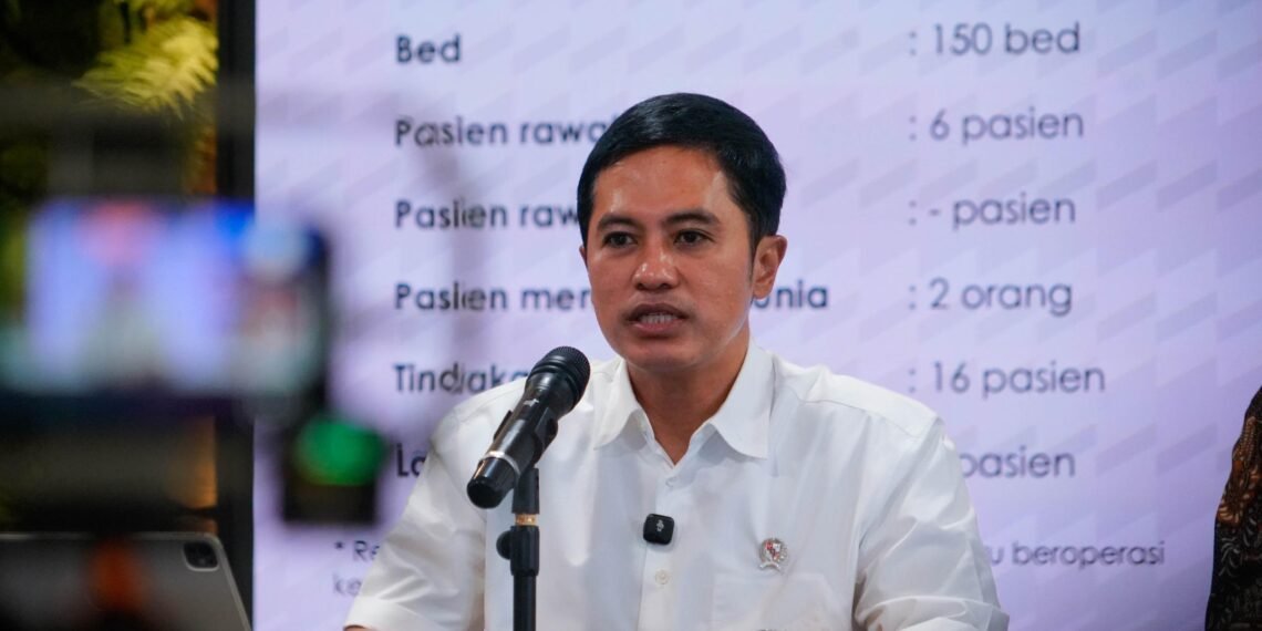 Wakil Menteri Kesehatan RI Prof. Dante Saksono Harbuwono merespons karhutla dengan menerjunkan tenaga kesehatan.(Foto: Humas Kemenkes)
