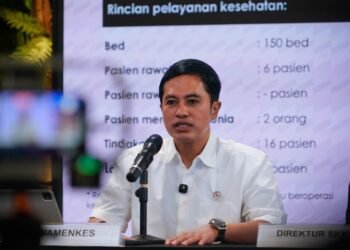 Wakil Menteri Kesehatan RI Prof. Dante Saksono Harbuwono merespons karhutla dengan menerjunkan tenaga kesehatan.(Foto: Humas Kemenkes)