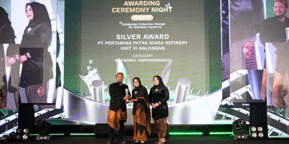 PT Pertamina Patra Niaga Kilang Balongan raih penghargaan Indonesia Social Responsibility Awards 2026, Peringkat Silver atas Program WIRALODRA (Wilayah Masyarakat Pengelola Daur Ulang Sampah) Kategori Economic Empowerent di Swiss-Belhotel Solo Hotel, Jumat (7/8) lalu yang diterima langsung oleh Officer I CSR & SMEPP Andromedo Cahyo Purnomo.