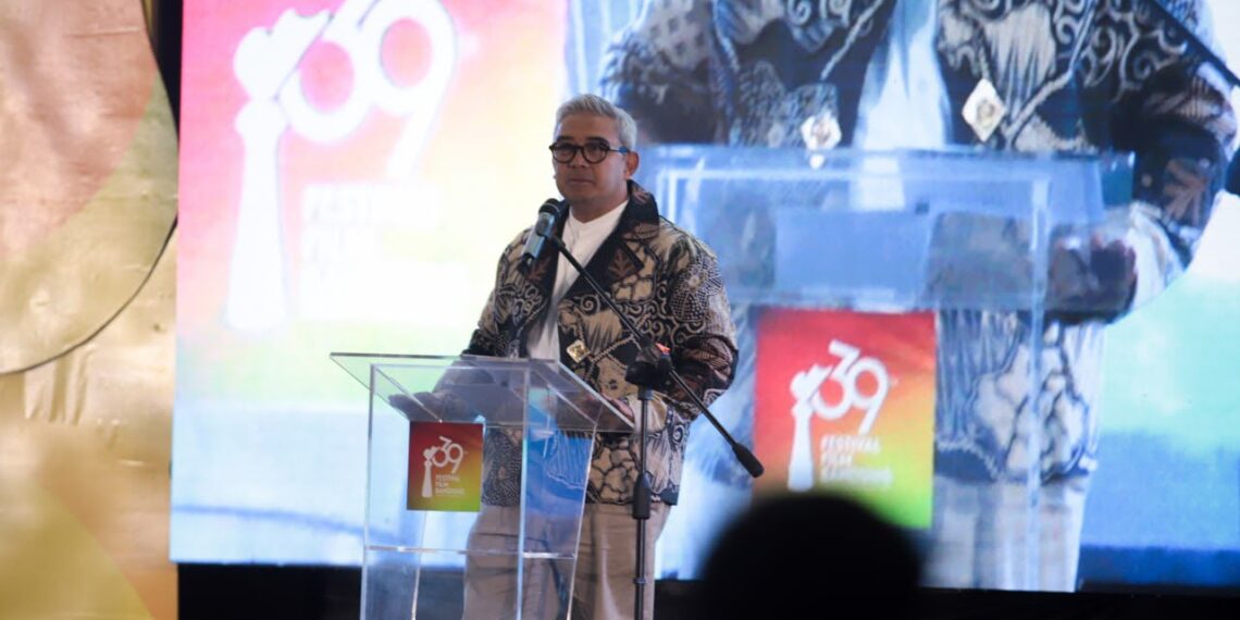 Wali Kota Bandung Muhammad Farhan memberikan sambutan pada Festival Film Bandung 2026 yang digelar di Ballroom Hotel Horison Ultima Bandung, Sabtu 22 Agustus 2026.(Foto: Humas Pemkot Bandung)