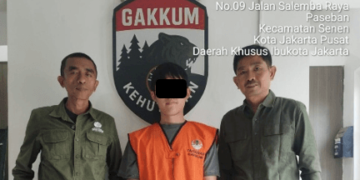 Seorang warga negara Republik Korea berinisial JJ (25) diamankan saat hendak terbang menuju Seoul pada Selasa, 28 Juli 2026. Membawa 8 ekor biawak.(Foto: Humas Kemenhut)