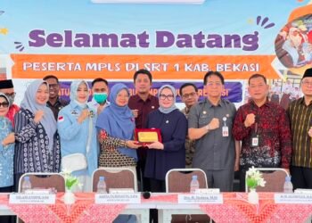Anggota Komite III Dewan Perwakilan Daerah (DPD) Republik Indonesia (RI) Daerah Pemilihan Jawa Barat (Jabar) Agita Nurfianti (tengah baju biru tua) bersama jajaran Komite III DPD RI mengunjungi Sekolah Rakyat Terintegrasi (SRT) 1 Kabupaten Bekasi, Jabar, Selasa (8/9/2026).(Foto: Istimewa)