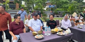 Bupati Bogor Rudy Susmanto (kemeja putih) menghadiri Festival Durian yang berlangsung di Taman Budaya Sentul City, Sabtu (26/9/2026).(Foto: Diskominfo Kab. Bogor)